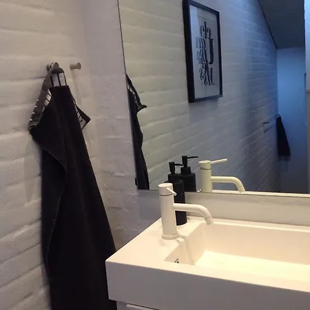 Kathrines לינה וארוחת בוקר 4*