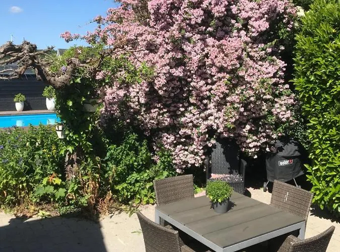 Alojamento de Acomodação e Pequeno-almoço Kathrines 4*